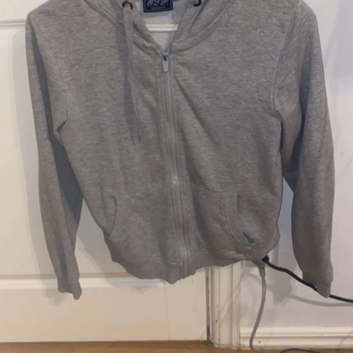 Grå hoodie med dragkedja