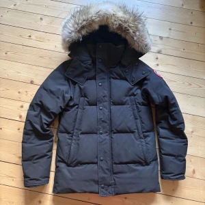 Canada Goose Wyndham parka - 100% äkta kvitto finns.
