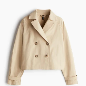 Trench coat - Använd fåtal gånger, som ny. Passar xs-m
