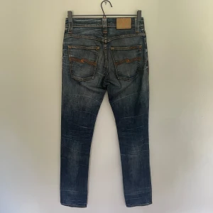Nudie Jeans - Nudie Jeans i modellen Grim Tim | Storlek: 31/34 | Skick: Mycket fint | Pris: 399 | Hör av dig vid frågor eller för fler bilder om du är intresserad👏