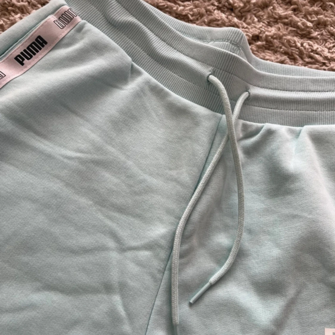 Ljusblå shorts från Puma med logoband - 3