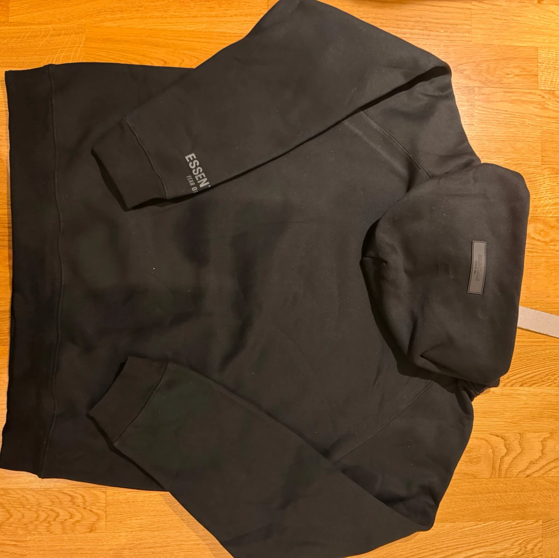 Svart hoodie från Essentials Fear of God - 3