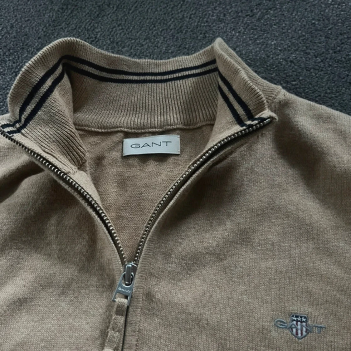 Beige halvzip tröja från GANT - 1