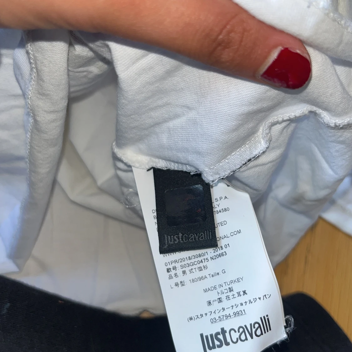 Vit t-shirt med grafiskt tryck från Just Cavalli - 3