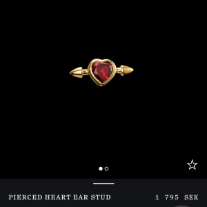 Maria Nilsdotter pierced heart stud - Världens finaste örhänge i guld och röd. Knappt använd, nypris 1795❤️