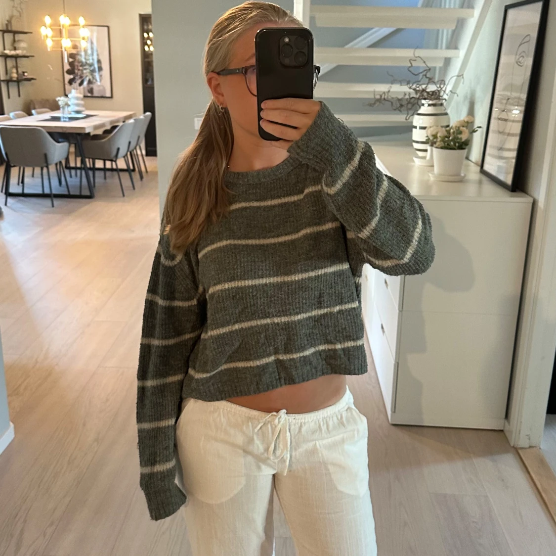 Randig croppad stickad tröja