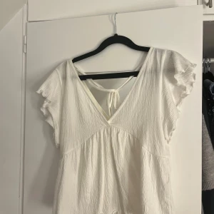 Vit blus  - Vit blus ifrån lager 157. I storlek xs🩷