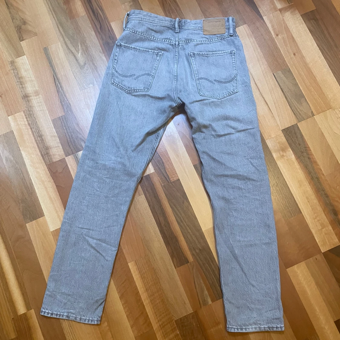 Grå jeans  - 1