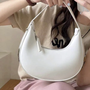 Handväska - Superfin handväska i nyskick! Väskan kommer tyvärr inte till användning för mig🤍