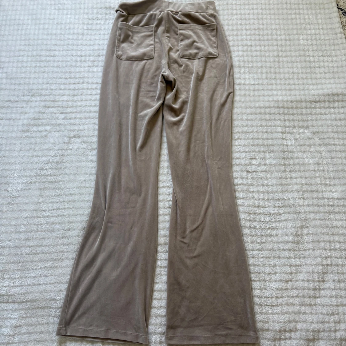 Low waist mjukisbyxor från Gina Tricot - 1