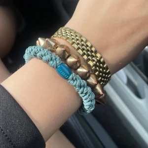 Ett kknekki och fyra armband - Ett kknekki (första foto) och fyra ”kknekki” (andra photo). //Så alla armband I andra foto//.