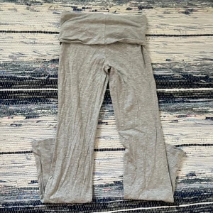 Yoga pants - Snygga jogapants från Gina Young. Storlek 158/164. Skulle säga att de passar en XS. Lågmidjade och bootcut. Pris är diskuterbart och hör av dig om det är något.