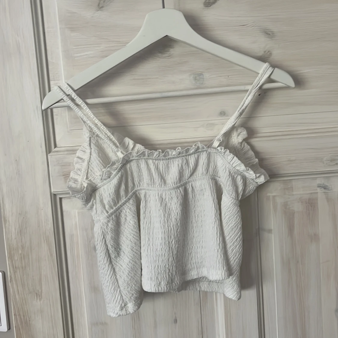 Vit croppad linnetopp från SHEIN - 1