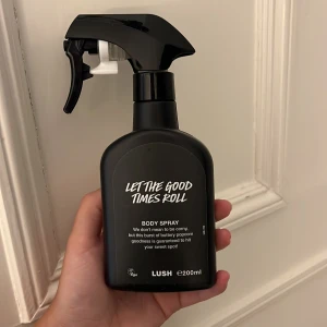 LUSH Let The Good Times Roll Body Spray - Kroppsspray från LUSH. Nästan helt oanvänd. Nypris: Ca 400kr