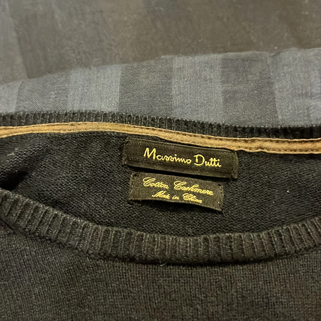 Svart tröja Massimo Dutti med mockadetaljer - 2