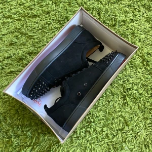 Loubs  - Säljer nu mina Loubs i jättebra skick. Skriv om det finns några frågor. 