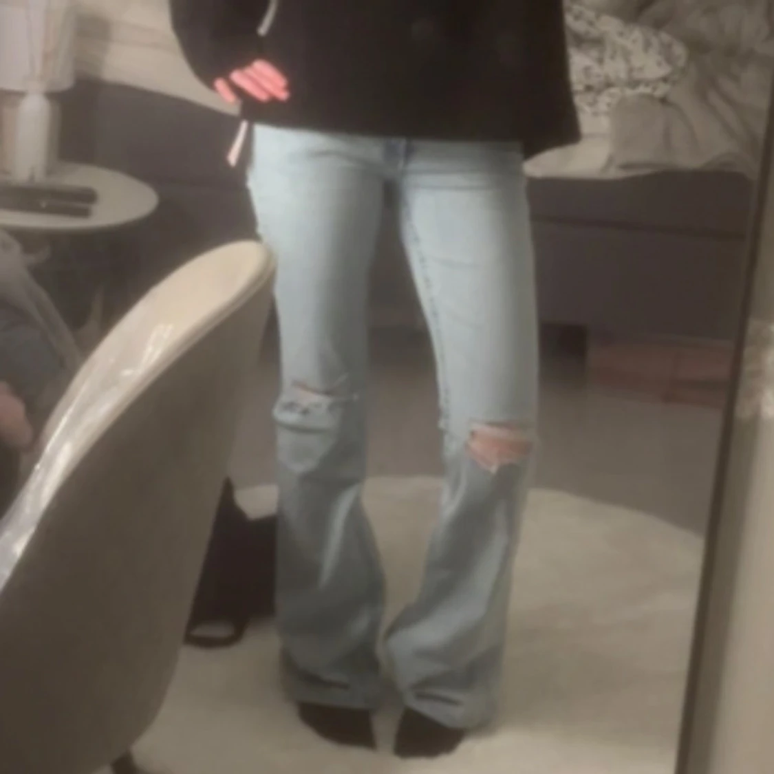 Ljusblå bootcut jeans med rosa detaljer