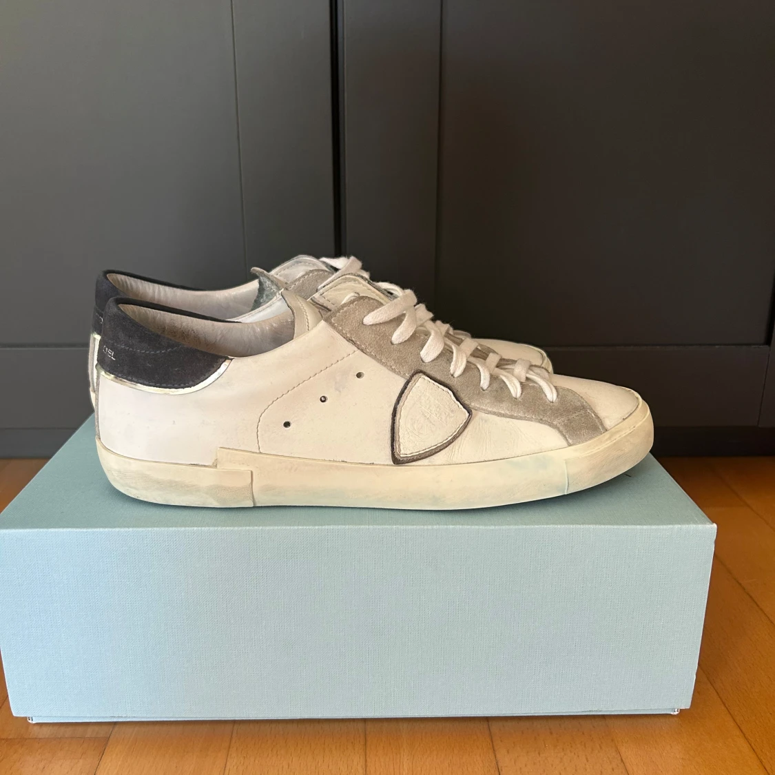 Philippe Model vita sneakers i skinn