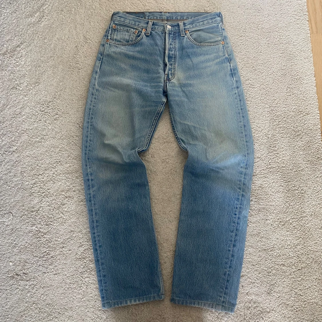 Ljusblå Levis 501 - 1