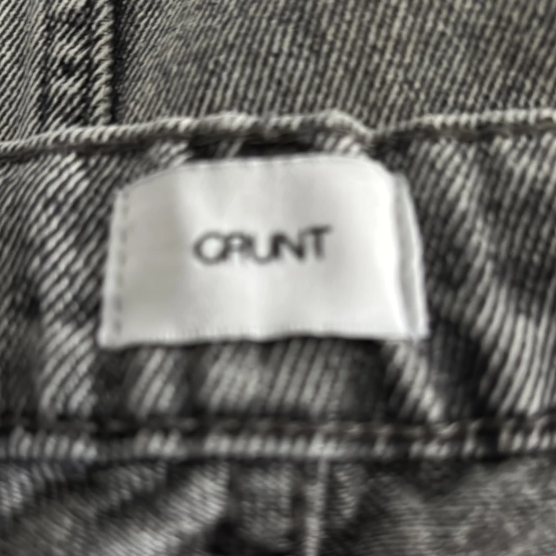 Grå jeans från Grunt i rak modell - 3