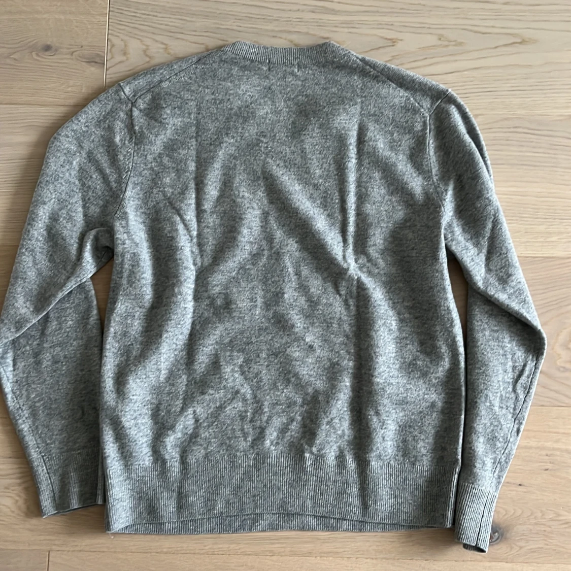 Grå stickad tröja från Uniqlo - 2