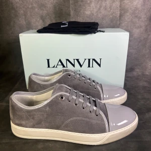 Lanvin toecap sneakers i nyskick  - Skicket som nytt, knappt använda | Size uk 11 vilket passar 45  | box och dustbags medföljer |fraktar spårbart inom 24 timmar |  för att köpa klicka ” köp nu” | vid frågor skriv ett meddelande | 