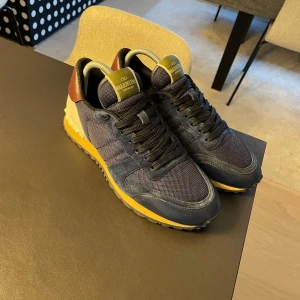 Valentino Rockrunner - Rockrunners i storlek 40,5 passar 41,5. I fint skick.