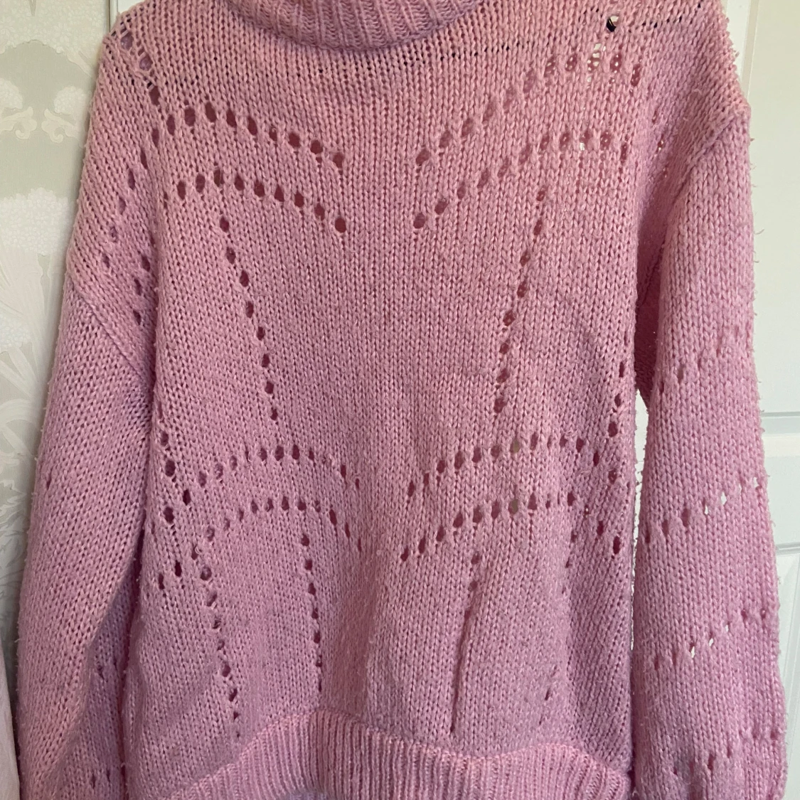 Rosa stickad tröja Gina Tricot