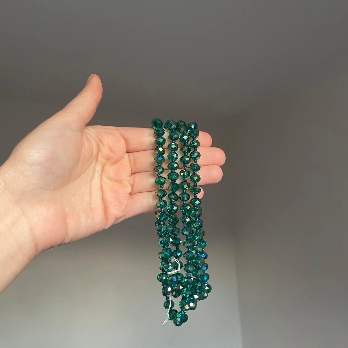 Grönt glittrigt pärlhalsband