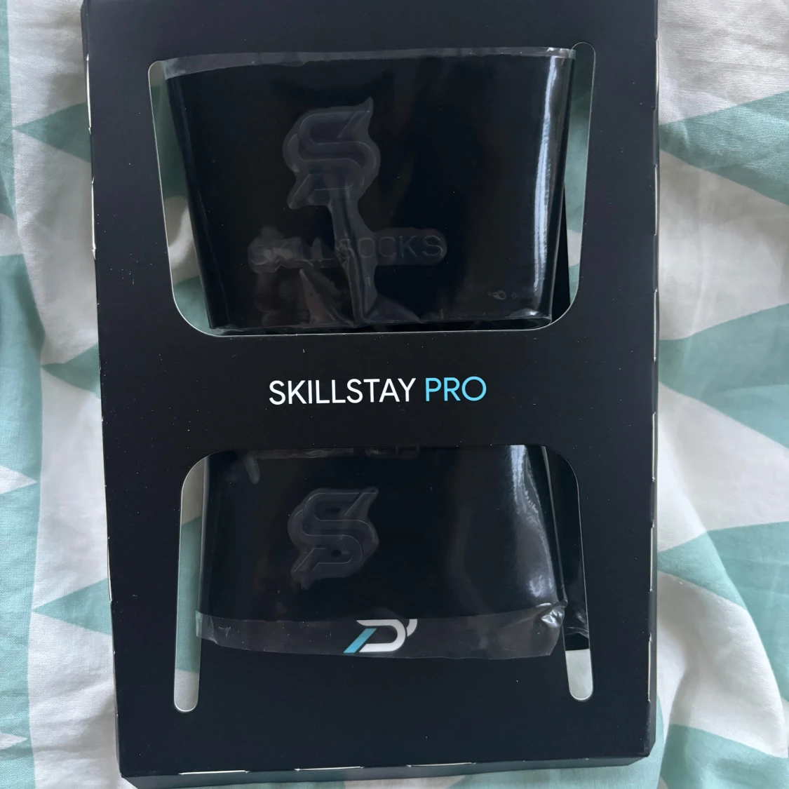 Skillstay Pro benskyddshållare svart - 2