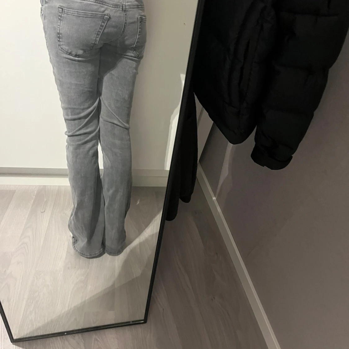 Grå low waist bootcut jeans - 1