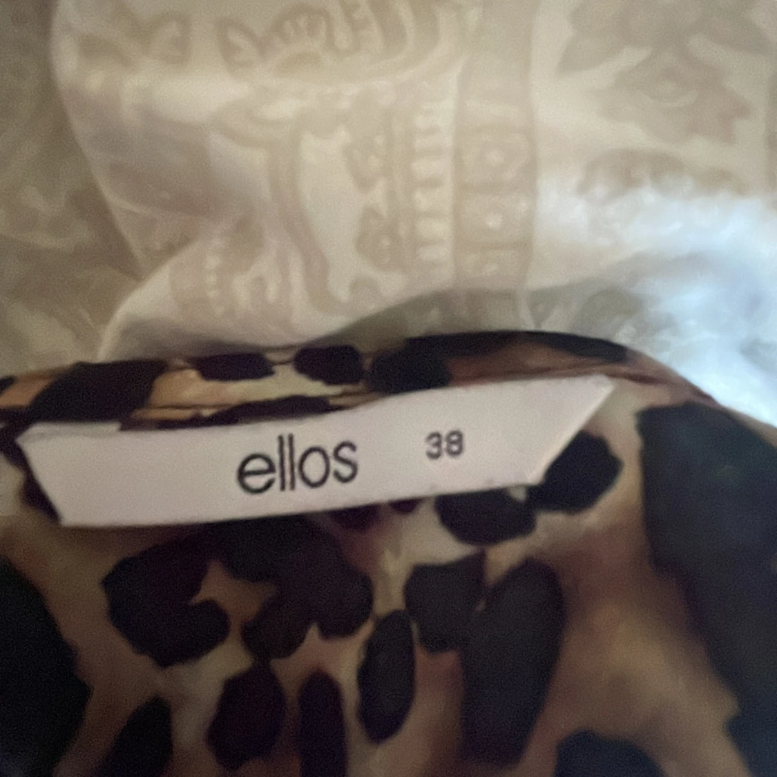 Leopardmönstrad blus från Ellos - 3