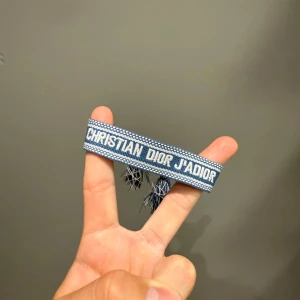 Dior armband - 1 for 149. 2 för 200! Justerbar i storlrken ( passar alla)