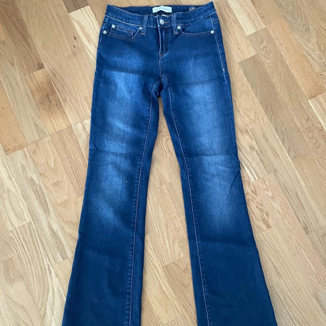 Mörkblåa jeans