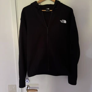 North face kofta - North face kofta i väldigt bra skick. Använd fåtal gånger. Finns inga märken/fläckar. Tveka inte på att ställa frågor vid funderingar!