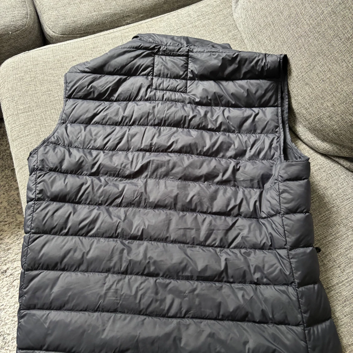 Mörkblå dunväst från Morris.  - 2