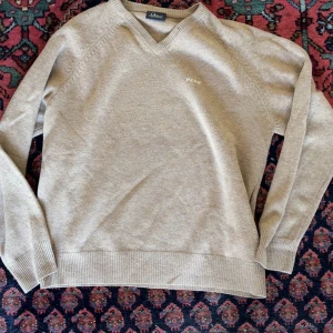 Peak performance v ring vintage - Fin tröja, en vintage design samt den gamla loggan. Sällsynt tröja!