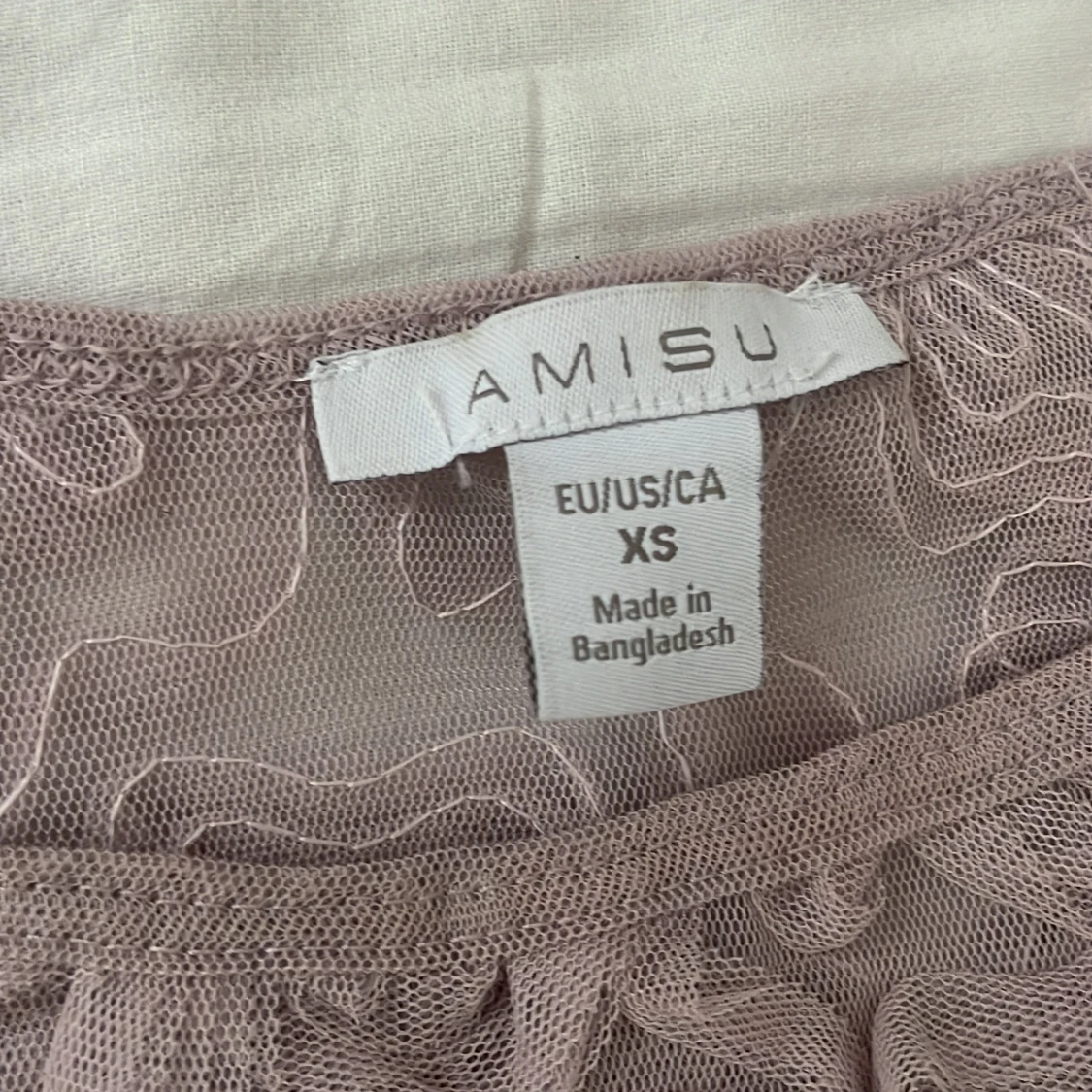 Ljusrosa blus med 3D-blommor från Amisu - 1