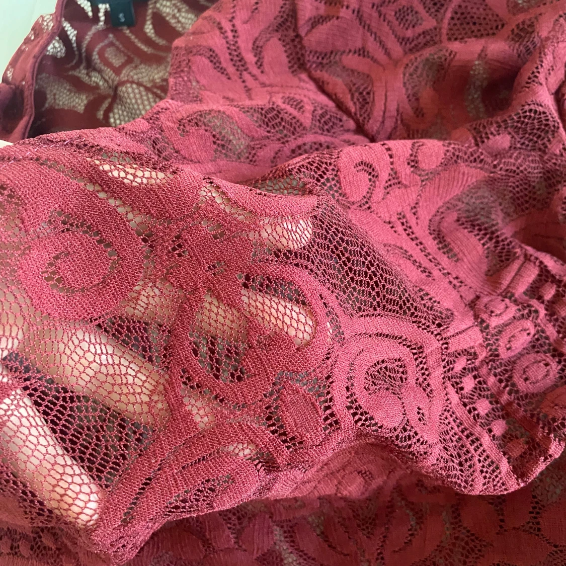 Vinröd spetsblus  - 2