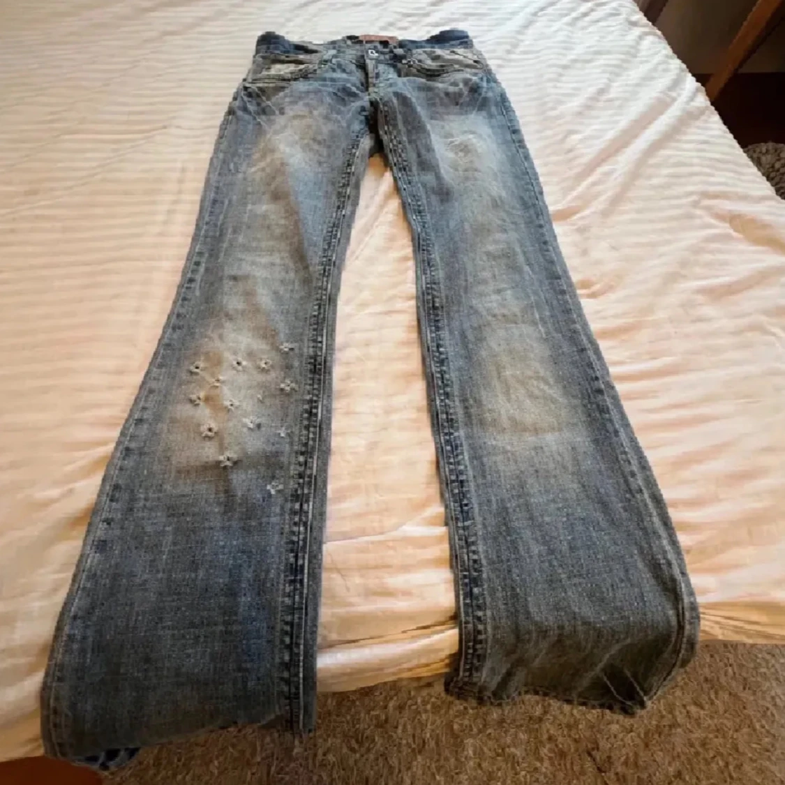 Blå jeans från Replay med broderad detalj, low waist  - 2