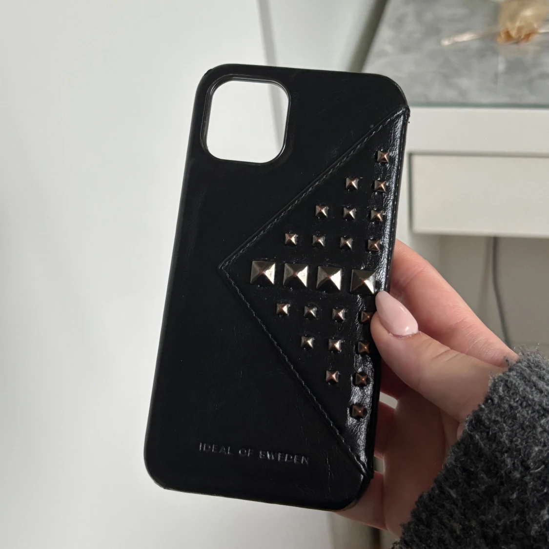 Svart mobilfodral Ideal of Sweden