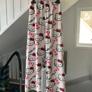 hello kitty byxor - I storlek S använd få gånger