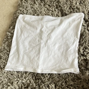 Vit bandeau tubtopp från NA-KD - Perfekt tubtopp!