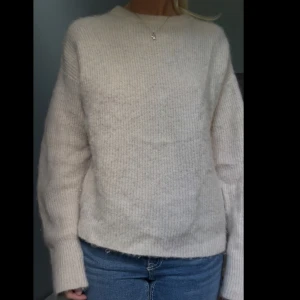 Stickad tröja  - Superfin stickad tröja från Wera💕 Lite nopprig men inget man tänker på. Passar till allt! 