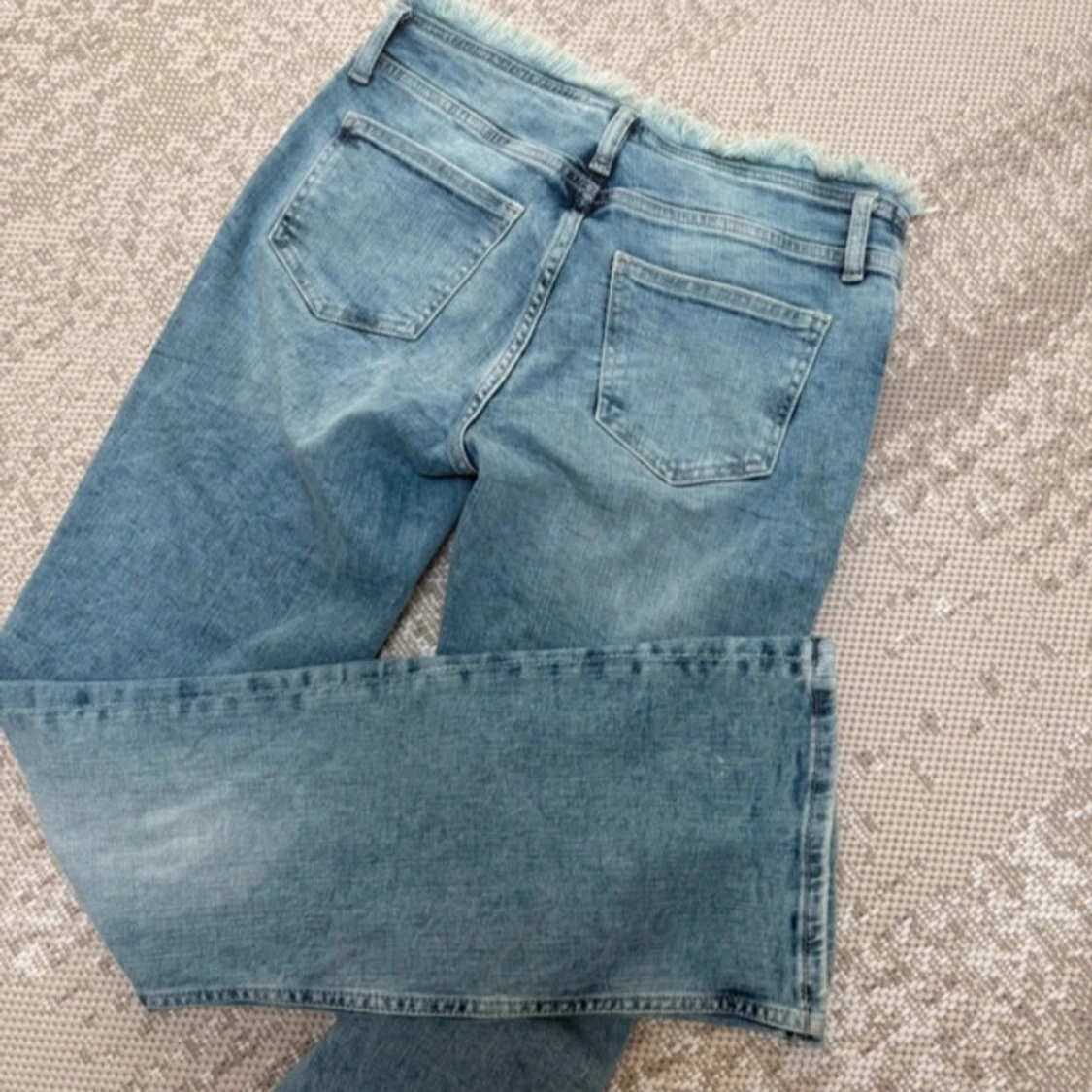 Ljusblå bootcut jeans från H&M  - 2