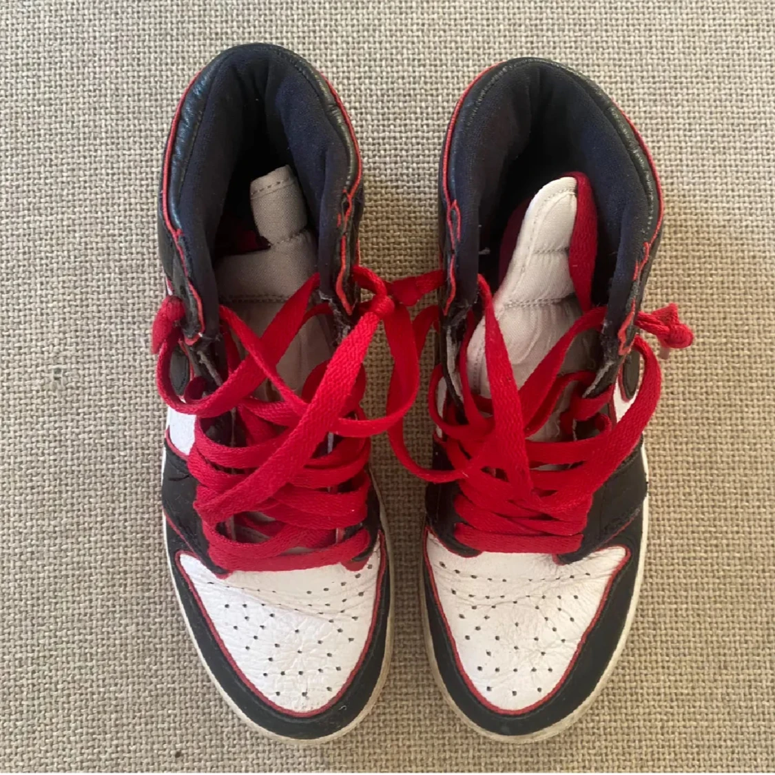 Nike Air Jordan 1 Mid svart/röd/vit - 4