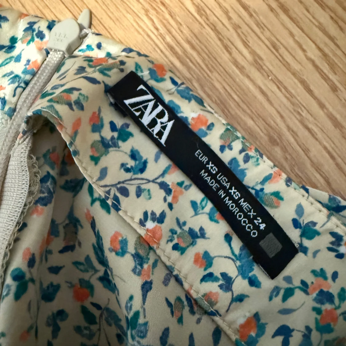Blommig långkjol från Zara XS - 1