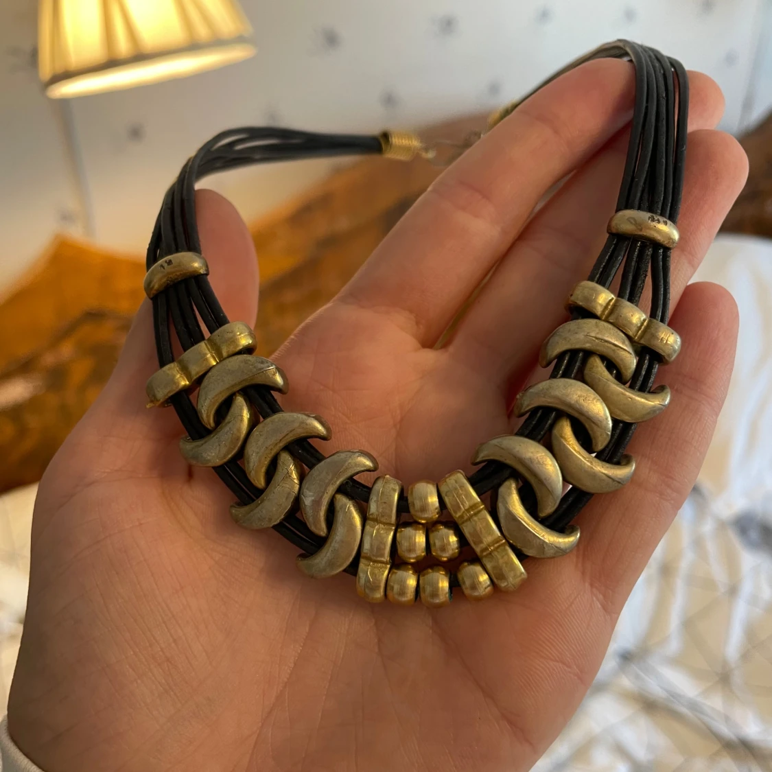 Chunky svart och guld halsband - 1