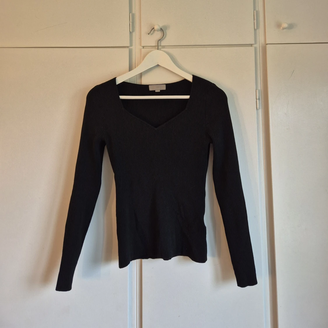 Svart ribbad långärmad tröja från H&M  - 1