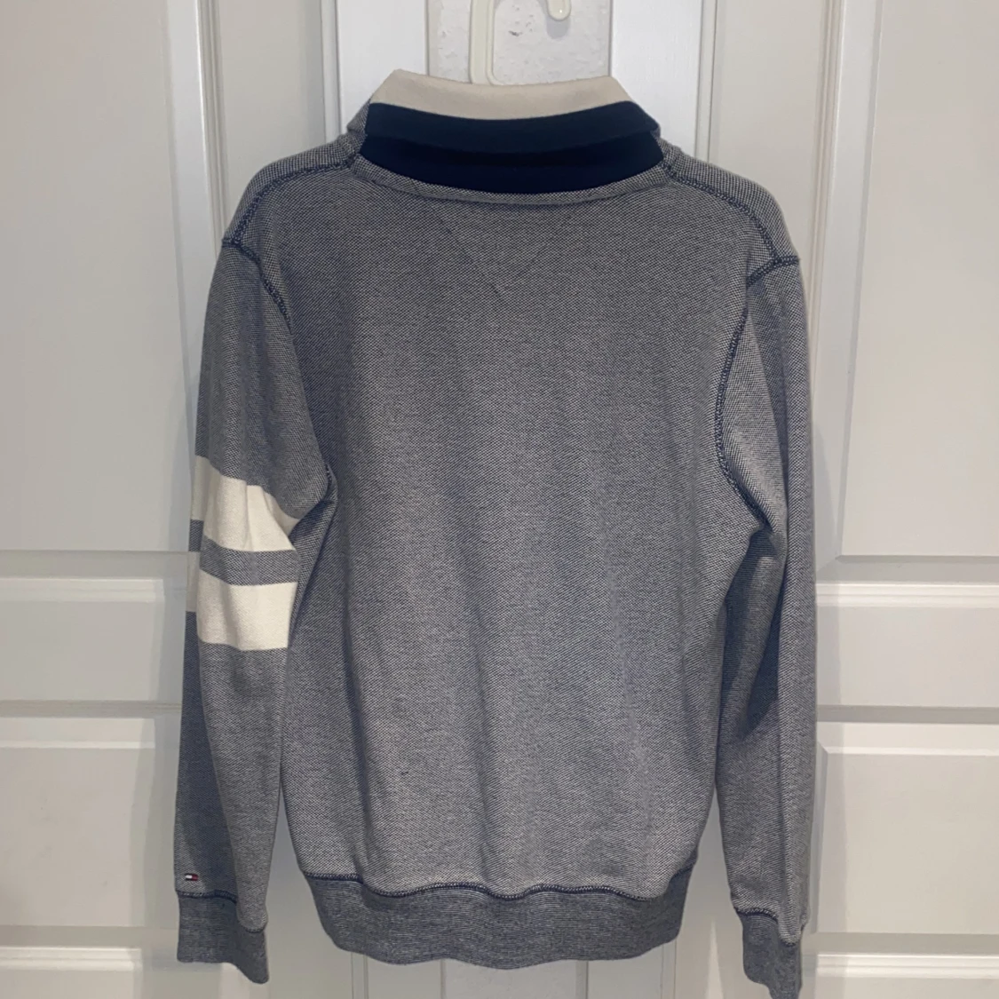 Grå knapp-kofta från Tommy Hilfiger - 3